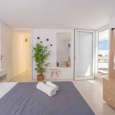 Infinite Blue Luxury Apartment Fira (Santorini)
